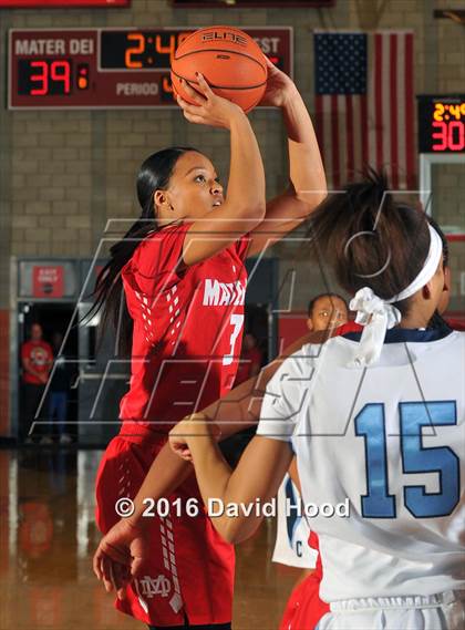 Thumbnail 1 in Centennial vs Mater Dei (Nike Extravaganza) photogallery.
