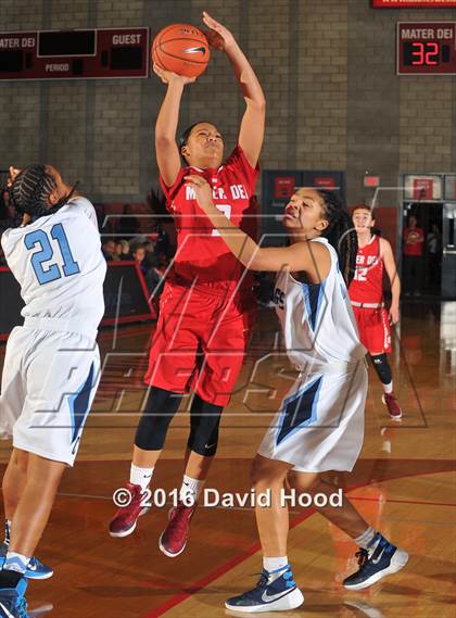 Thumbnail 2 in Centennial vs Mater Dei (Nike Extravaganza) photogallery.