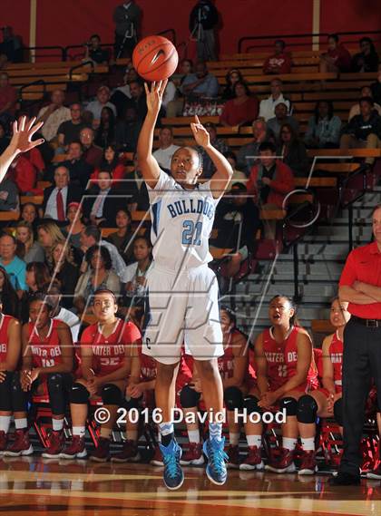 Thumbnail 3 in Centennial vs Mater Dei (Nike Extravaganza) photogallery.