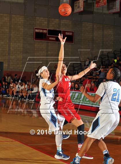 Thumbnail 1 in Centennial vs Mater Dei (Nike Extravaganza) photogallery.