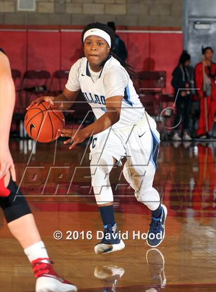 Thumbnail 2 in Centennial vs Mater Dei (Nike Extravaganza) photogallery.