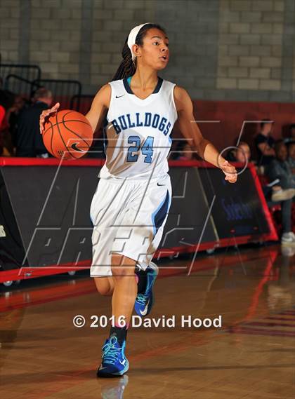 Thumbnail 1 in Centennial vs Mater Dei (Nike Extravaganza) photogallery.