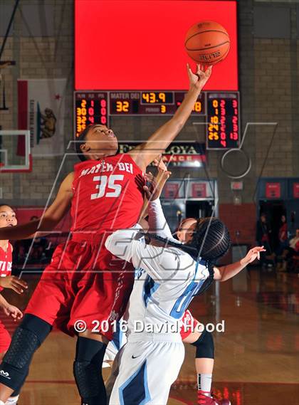Thumbnail 2 in Centennial vs Mater Dei (Nike Extravaganza) photogallery.