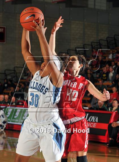 Thumbnail 1 in Centennial vs Mater Dei (Nike Extravaganza) photogallery.