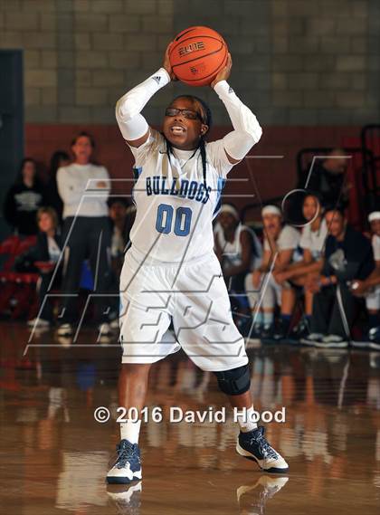 Thumbnail 3 in Centennial vs Mater Dei (Nike Extravaganza) photogallery.