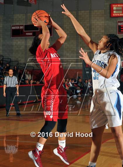 Thumbnail 1 in Centennial vs Mater Dei (Nike Extravaganza) photogallery.