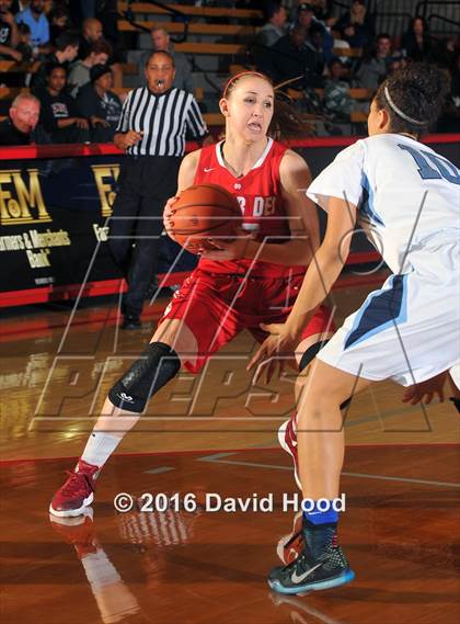 Thumbnail 2 in Centennial vs Mater Dei (Nike Extravaganza) photogallery.