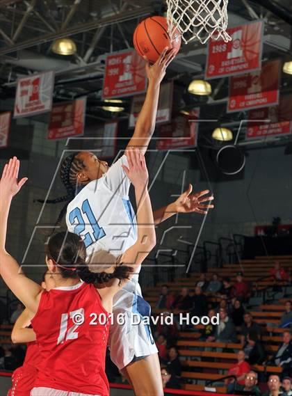 Thumbnail 2 in Centennial vs Mater Dei (Nike Extravaganza) photogallery.