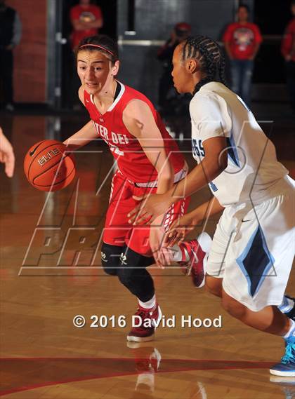 Thumbnail 1 in Centennial vs Mater Dei (Nike Extravaganza) photogallery.