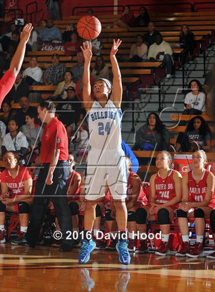 Thumbnail 1 in Centennial vs Mater Dei (Nike Extravaganza) photogallery.