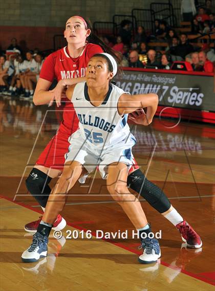 Thumbnail 2 in Centennial vs Mater Dei (Nike Extravaganza) photogallery.