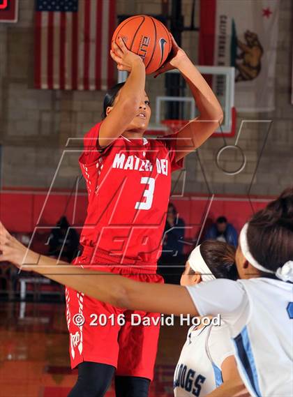 Thumbnail 1 in Centennial vs Mater Dei (Nike Extravaganza) photogallery.