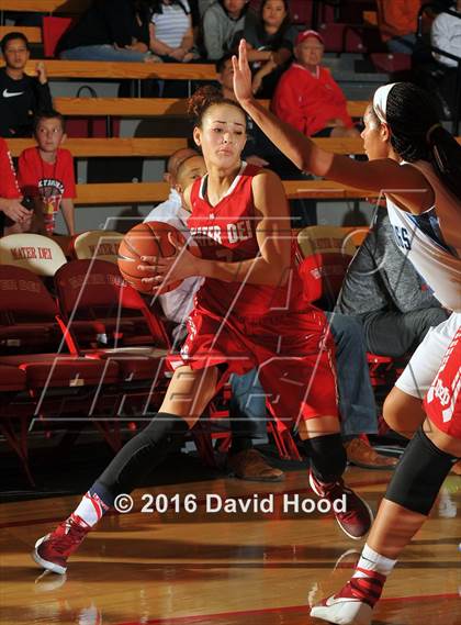 Thumbnail 2 in Centennial vs Mater Dei (Nike Extravaganza) photogallery.