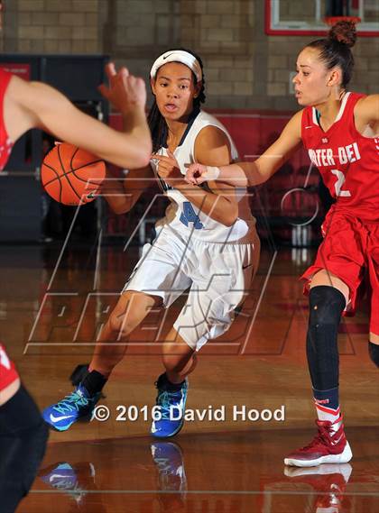 Thumbnail 3 in Centennial vs Mater Dei (Nike Extravaganza) photogallery.