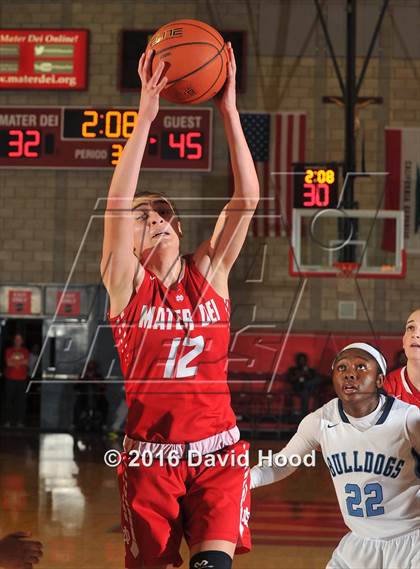 Thumbnail 2 in Centennial vs Mater Dei (Nike Extravaganza) photogallery.