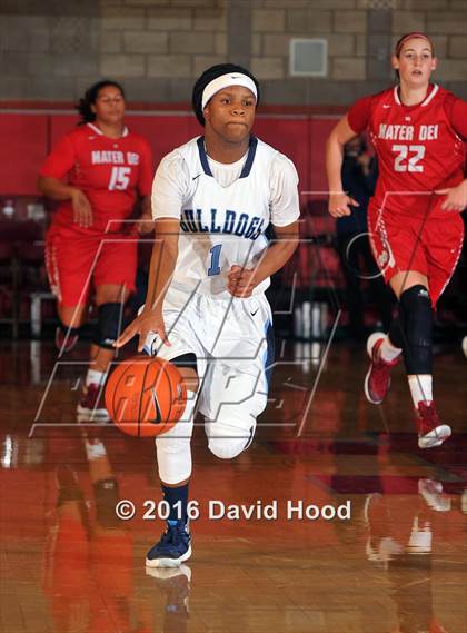 Thumbnail 3 in Centennial vs Mater Dei (Nike Extravaganza) photogallery.