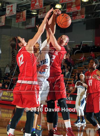 Thumbnail 1 in Centennial vs Mater Dei (Nike Extravaganza) photogallery.