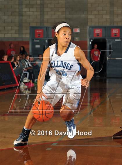 Thumbnail 2 in Centennial vs Mater Dei (Nike Extravaganza) photogallery.