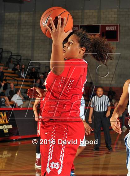 Thumbnail 1 in Centennial vs Mater Dei (Nike Extravaganza) photogallery.
