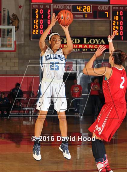 Thumbnail 1 in Centennial vs Mater Dei (Nike Extravaganza) photogallery.