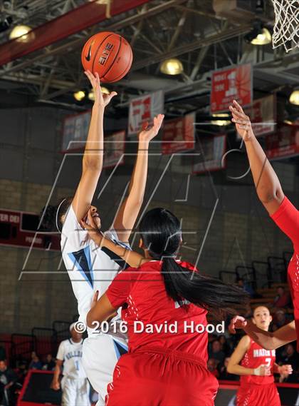 Thumbnail 3 in Centennial vs Mater Dei (Nike Extravaganza) photogallery.