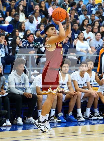 Thumbnail 1 in South East vs. Roosevelt (CIF LAC D2 Finals) photogallery.