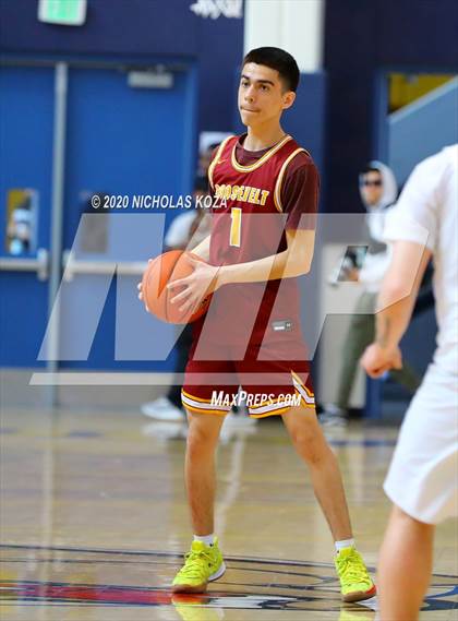 Thumbnail 3 in South East vs. Roosevelt (CIF LAC D2 Finals) photogallery.