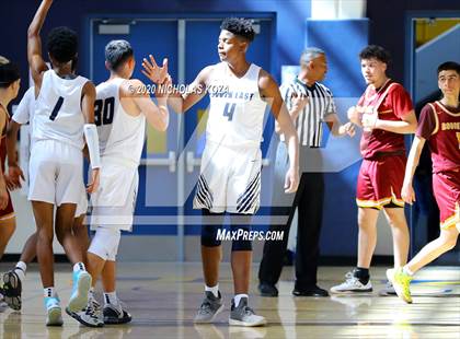 Thumbnail 3 in South East vs. Roosevelt (CIF LAC D2 Finals) photogallery.