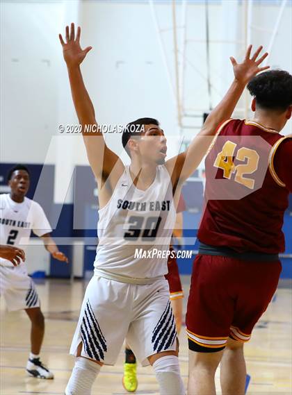 Thumbnail 1 in South East vs. Roosevelt (CIF LAC D2 Finals) photogallery.