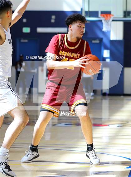 Thumbnail 3 in South East vs. Roosevelt (CIF LAC D2 Finals) photogallery.