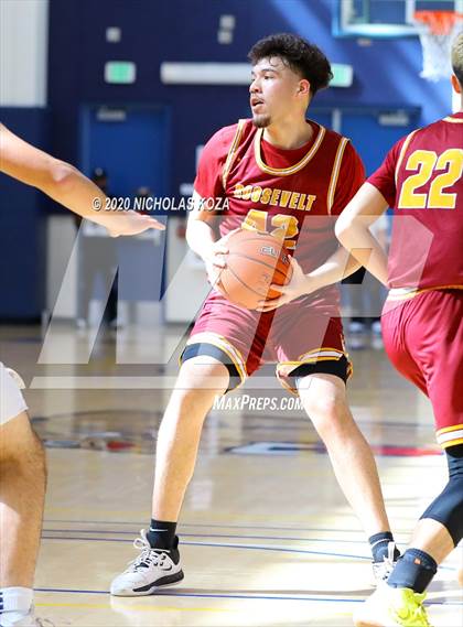 Thumbnail 1 in South East vs. Roosevelt (CIF LAC D2 Finals) photogallery.