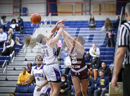 Thumbnail 2 in Garfield vs Holy Names Academy (3A Girls District 2) photogallery.