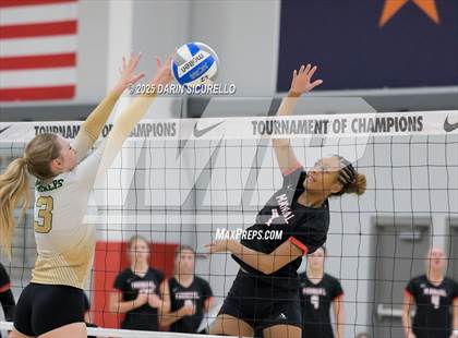 Thumbnail 1 in DuPont Manual vs. Moreau Catholic (Nike Tournament of Champions – Southwest) photogallery.