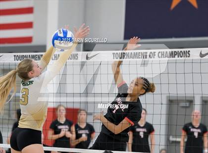 Thumbnail 3 in DuPont Manual vs. Moreau Catholic (Nike Tournament of Champions – Southwest) photogallery.