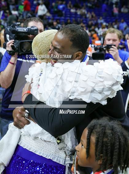 Thumbnail 2 in Canyon vs. La Vega (UIL 4A Basketball Final Medal Ceremony) photogallery.