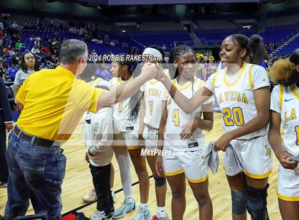 Thumbnail 3 in Canyon vs. La Vega (UIL 4A Basketball Final Medal Ceremony) photogallery.
