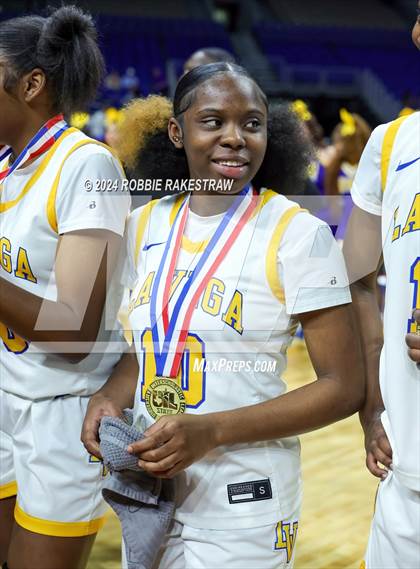 Thumbnail 3 in Canyon vs. La Vega (UIL 4A Basketball Final Medal Ceremony) photogallery.
