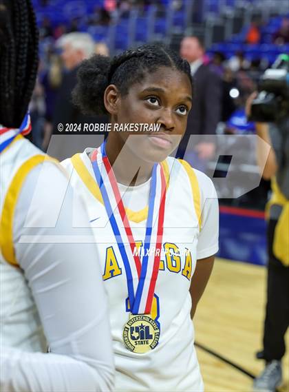 Thumbnail 1 in Canyon vs. La Vega (UIL 4A Basketball Final Medal Ceremony) photogallery.