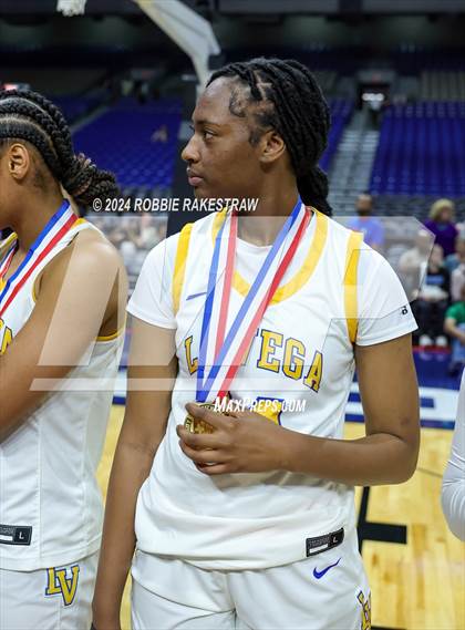 Thumbnail 3 in Canyon vs. La Vega (UIL 4A Basketball Final Medal Ceremony) photogallery.