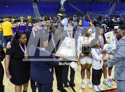 Thumbnail 1 in Canyon vs. La Vega (UIL 4A Basketball Final Medal Ceremony) photogallery.