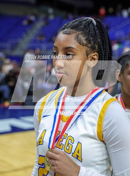 Thumbnail 3 in Canyon vs. La Vega (UIL 4A Basketball Final Medal Ceremony) photogallery.