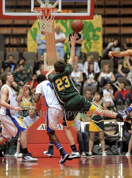 Thumbnail 1 in Bakersfield Christian vs. Kingsburg (CIF CS D4 Final) photogallery.
