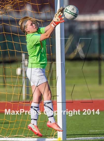 Thumbnail 2 in Brazoswood vs Clear Falls (UIL 5A Region III Quarterfinal)  photogallery.