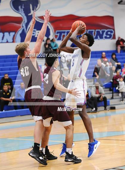 Thumbnail 3 in Dickinson vs. Pearland (McDonald's Texas Invitational) photogallery.
