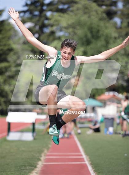 Thumbnail 1 in FVL Championship Trials (800, 3200, Long Jump) photogallery.