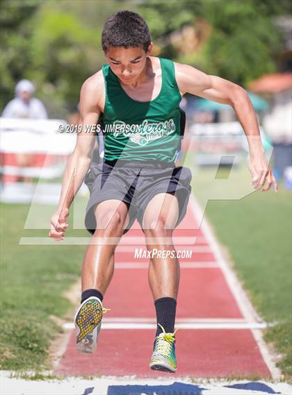 Thumbnail 3 in FVL Championship Trials (800, 3200, Long Jump) photogallery.