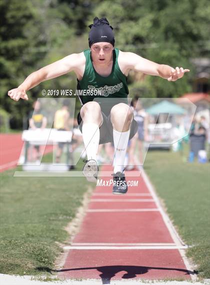 Thumbnail 1 in FVL Championship Trials (800, 3200, Long Jump) photogallery.
