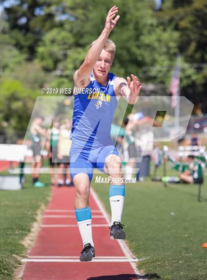 Thumbnail 1 in FVL Championship Trials (800, 3200, Long Jump) photogallery.