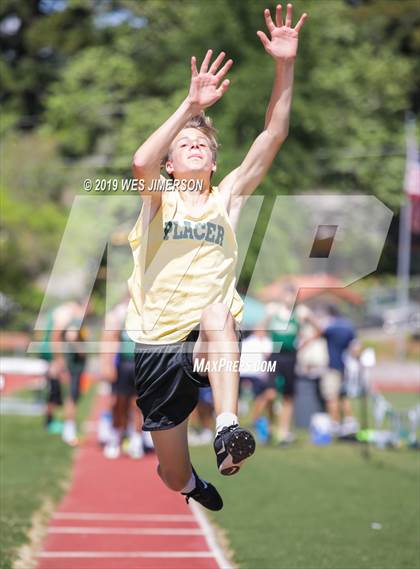 Thumbnail 2 in FVL Championship Trials (800, 3200, Long Jump) photogallery.