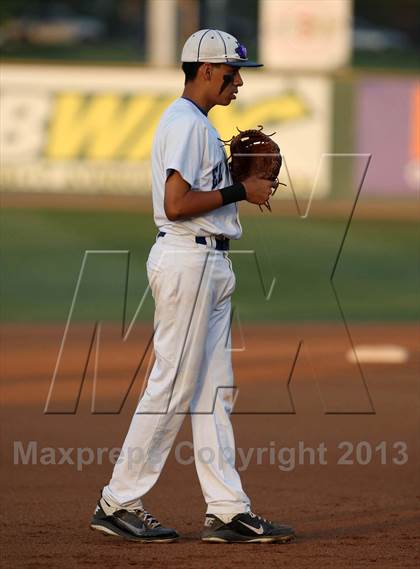 Thumbnail 3 in El Rancho vs. Oaks Christian (CIFSS Division 4 Championship) photogallery.